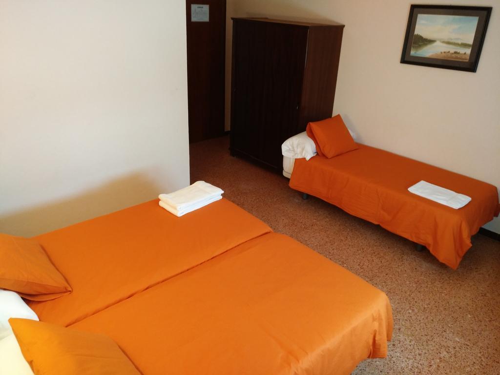 Hostal L'Esplai Viladamat Exterior foto